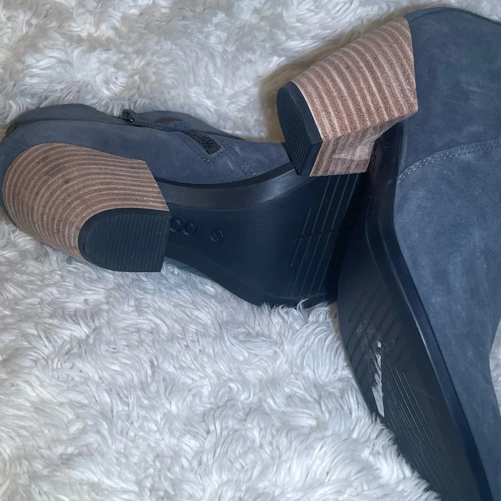 Ecco gray hydro max suede ankle boots size 6